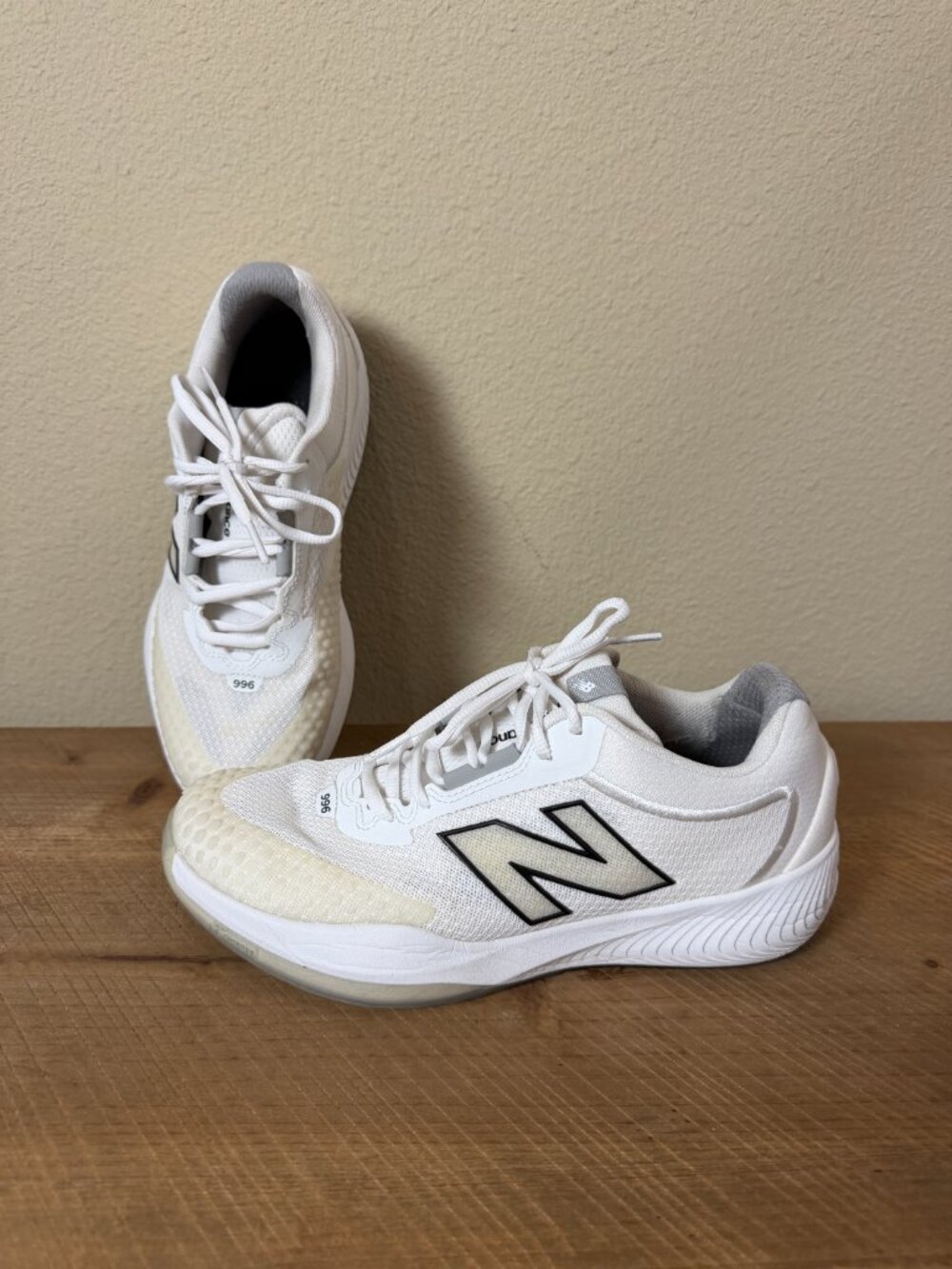 New Balance Women's FuelCell 996v6 court shoes in white & black Size 8